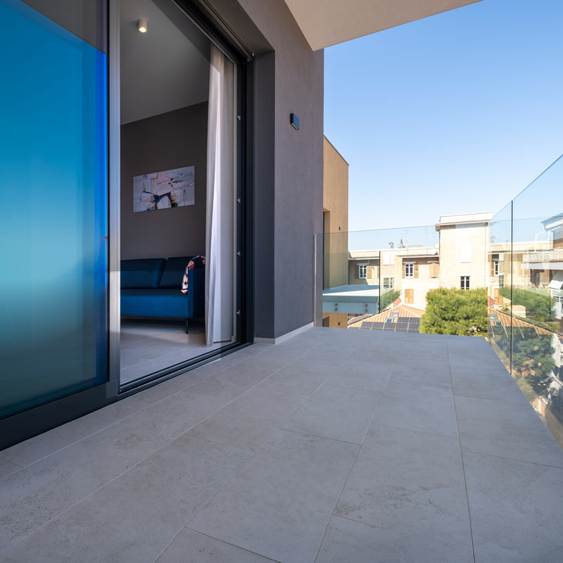 g palace civitanova marche appartamento con balcone privato